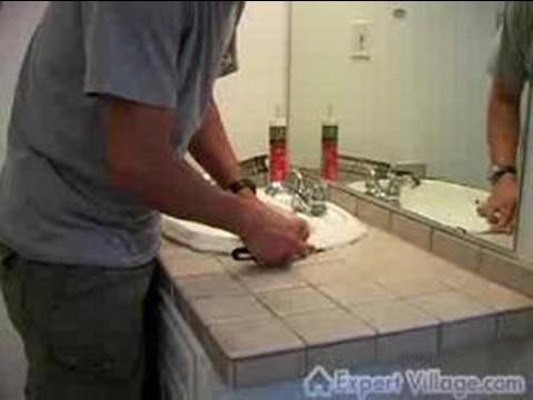 Ev Geliştirme Ve Onarım Video: Küvet, Duş Ve Banyo Lavabo Recaulking Resim 1