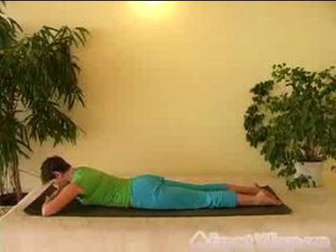 Acemi Yoga Pozisyonları : Acemi Yoga Poz Cobra  Resim 1
