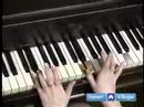 Nasıl Temel Piyano Akorları Oynamak İçin : Temel Akorları Piyano İçin Re Majör Ve Re Minör Öğrenme 