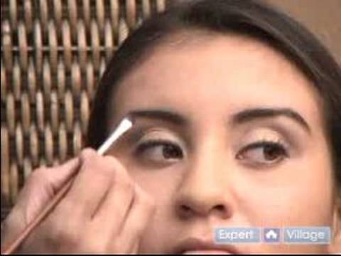 Eyeliner Nasıl Gözlerinizin Altındaki Toz Eyeliner Nasıl Uygulanır 