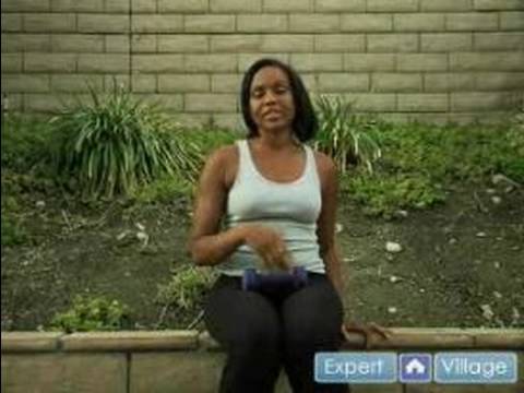 Kıdemli Fitness Egzersizleri: Desteklenen Tricep Uzantısı Egzersiz Kıdemli Sağlık Ve Fitness İçin