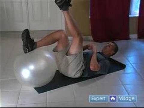 Nasıl Egzersiz Bir Denge Ball İle Yapılır: Bir Denge Ball İle Oblik Karın Crunch Bacak
