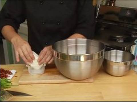 İtalyan Panzanella Salatası Yapmak Nasıl : İtalyan Panzanella İçin Beyaz Peynir Ufalanıp Nasıl 