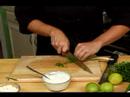Tavuk Tortilla Çorbası Tarifi : Tortilla Çorbası Ekşi Krema Ve Yeşil Soğan Ekleyin 