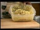 Geleneksel Patates Salatası Tarifi: Sebzeler Patates Salatası İçin Ekleyin. Resim 4