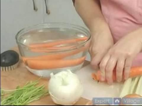 Nasıl Fransız Soğan Çorbası Yapmak İçin : Fransız Soğan Çorbası İçin Sebze Hazırlamak 