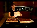 Evde Bir Kız Gece İçin Yemek: Bir Kız Gece İçin Ev Yapımı Pizza Kesme
