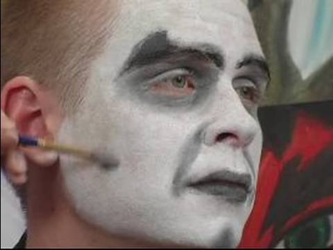 Vampir Halloween Makyaj İpuçları Ve Talimatlar: Yanakları Vampir Cadılar Bayramı Makyaj İçin Vurgulayan Resim 1