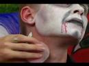 Vampir Halloween Makyaj İpuçları Ve Talimatlar: Boyun Ve Kulaklar İçin Vampir Cadılar Bayramı Makyaj Makyaj Ekleme