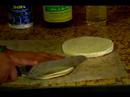 Nasıl Meksika Chilaquiles Yapmak: Nasıl Tortilla Şeritler Chilaquiles İçin Yapmak