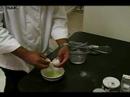 Nasıl İrlanda Soda Ekmek Yapmak: Soda Ekmek İçin Fırçalamak Yumurta Sarısı Resim 3