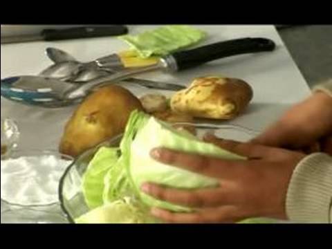 Hint Lahana Ve Patates Tarifi: Lahana Lahana Ve Patates İçin Hazırlanıyor Resim 1