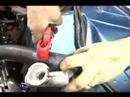 Bir Ford Chevy Motor Yüklemede Bitirme: Nasıl Bir Radyatör Hortumu Değiştirmek İçin Resim 3