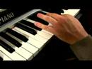 Büyük Bir Blues Piyano : Büyük Bir Blues Ölçeği 4 Akor Oynarken Piyano  Resim 3