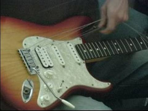 Fender Stratocaster: Elektro Gitar Kurulum: Nasıl Gitar Telleri Çıkarmak: Fender Strat Resim 1