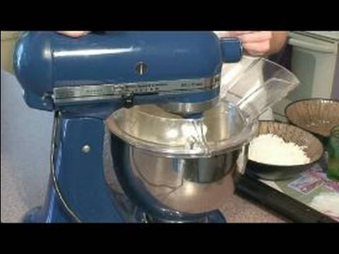 Nasıl İtalyan Krem Pasta Yapmak : İtalyan Kremalı Pasta İçin Şeker Ve Tereyağı Karıştırma 