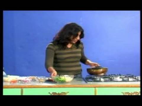 Hint Mercimek Nasıl Yapılır & Hint Kırmızı Biber : Hindistan Capiscum Pişirirken Tavaya Yağ Ekleyerek  Resim 1