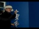 Nasıl Kağıt Kar Taneleri İçin Noel Süsleri Yapmak: Kağıt Kar Taneleri Bir Duvara Asmak İçin Nasıl Resim 3