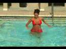 Temel Aqua Fitness Ve Egzersiz Havuzu: Havuzu Egzersiz İçin Yüksek Diz İshal Yapıyor Resim 3