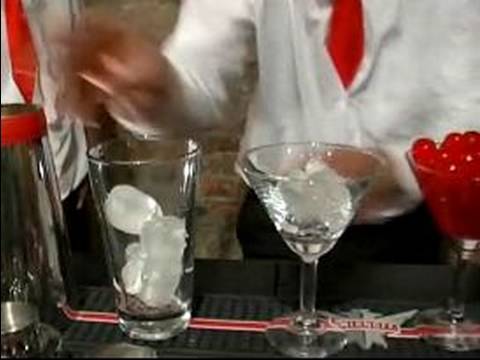 Nasıl Barmenlik Ve Yapmak Kokteyller Yapılır: Bir Bacardi Kokteyl Yapmak