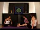 Partner Yoga Kılavuzu: Pavritta Janu Sirsana Üç Kişi Ortak Yoga İle