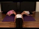 Partner Yoga Kılavuzu: Matsyasana Partner Yoga Üç Kişi İle Resim 3
