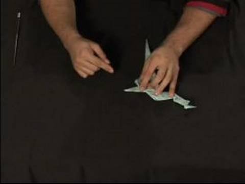 Nasıl Bir Origami Ejderha Yapmak: Origami Ejderha Ayakları Üzerinde Çalışma