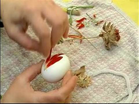 Nasıl Doğal Yumurta Süslemek İçin: Boyalı Paskalya Yumurtaları Yapraklarda Yapıştırmak Nasıl