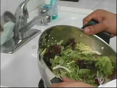 Nasıl Bir Gurme Karışık Yeşillik Salatası İçin : Karışık Yeşillik Salata İçin Yeşillik Yıkama  Resim 1