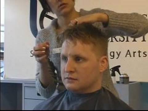 Nasıl Bir Adamın Clipper Saç Kesimi: Styling Saç Sonra Bir Adamın Clipper Saç Kesimi Resim 1