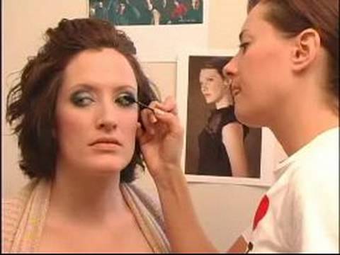 Nasıl Dramatik Makyaj Uygulamak İçin: İçin Dramatik Makyaj Maskara Uygulamak