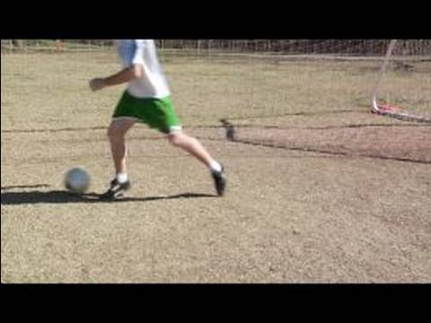 Bacak Arkasında Futbol Topu Kesmek İçin Nasıl Futbol Beceri Ve Teknikleri Top Sürme :  Resim 1