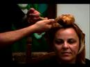 Nasıl Kıvırcık Saç Modelleri Yapmak İçin : Kıvırcık Saç İçin Esnek Saç Macun Uygulayarak 