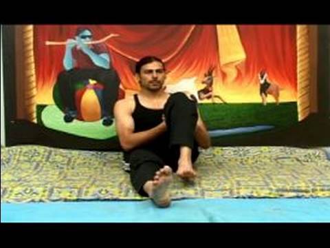 Formda Kalmak İçin Yoga Egzersizleri : Sol Diz Rotasyon Yoga Egzersizleri