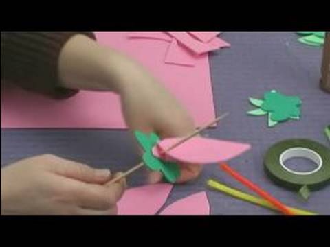 Çocuklar İçin Köpük Çiçek El Sanatları: Çocukların Craft Çiçek Yaprakları Ekleme