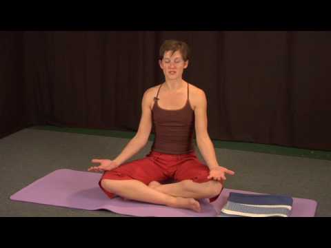 Yoga Meditasyon Egzersizleri : Yoga, Meditasyon İçin Rahat Bir Oturma  Resim 1