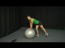 İstikrar Ball Kombinasyonu Egzersizler: İstikrar Ball Egzersizler: Glute Lift Ayakta Resim 3