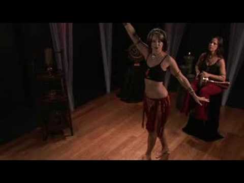Göbek Dansı: Kıvrım Hareketleri Sallanan Dans Göbek: Eğimli Kol Çeşitleri İle Yaratılan Sallanan Ayak Seyahat Yaptı