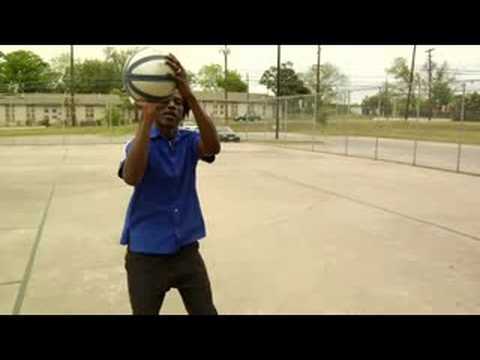 Temel Basketbol Hareketleri & Matkaplar : Basketbol Hareketler: Uygun Duruş Pozisyonu Resim 1