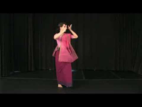 Hint Manipuri Dans: Birleştirerek Lunglei Ve Uplei Manipuri Dans