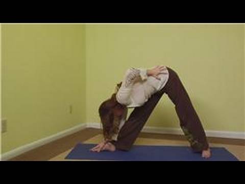 Yoga Savaşçı Poz Bir Varyasyonu : Savaşçı Bir Yoga Üçgen İçine Hareketli Poz Poz