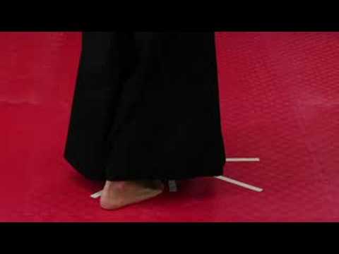 Aikido Egzersizleri Ve Uzanıyor: Aikido Egzersizleri: Geri, İleri