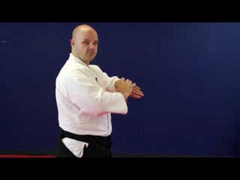 Aikido Egzersizleri Ve Uzanıyor: Bükülmüş Bilek Aikido Streç Resim 1