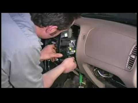 Ford Explorer Ve Mercury Dağcı: Kaldırma Ve Isıtıcı Çekirdek Yerine: Ford Explorer Ve Mercury Dağcı: Stereo Bessel Kapağını Çıkarma