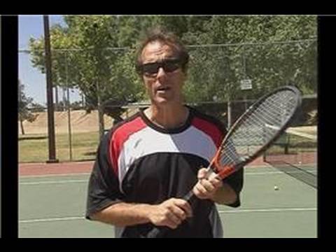Teniste Servis Geri Dönmek İçin Nerede Duracağımı Tenis Hizmet Vermektedir