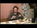 Nasıl Bir Gingerbread House Yapmak: Bir Gingerbread House Ailenizle Birlikte Yapmaya