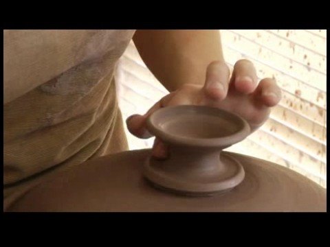 Nasıl Toprak Bir Güveç Yemeği Yapmak İçin : Clay Bir Düğme Ekleme  Resim 1