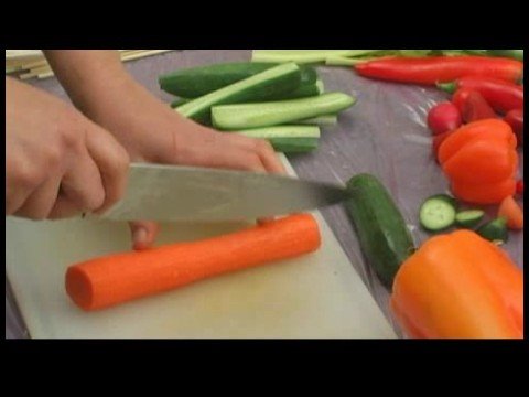 Yapma Yemeklik Bitkisel Düzenlemeler : Yemeklik Bitkisel Düzenleme: Sebze Sapları Hazırlanıyor 