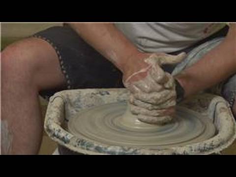 Seramik Güveç Çanağı nasıl yapılır : Tekerlek Wedging Potter\'In Clay Resim 1