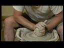 Seramik Güveç Çanağı nasıl yapılır : Tekerlek Wedging Potter\'In Clay Resim 4